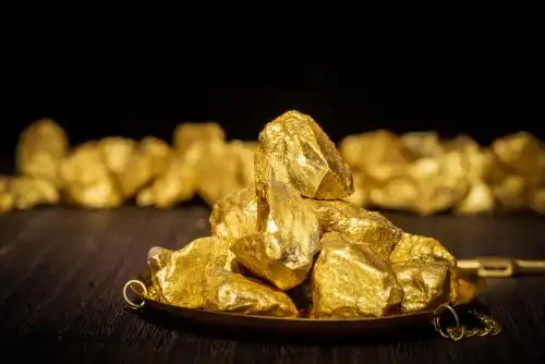 去美元化趋势强化，黄金结构性支撑与短期波动